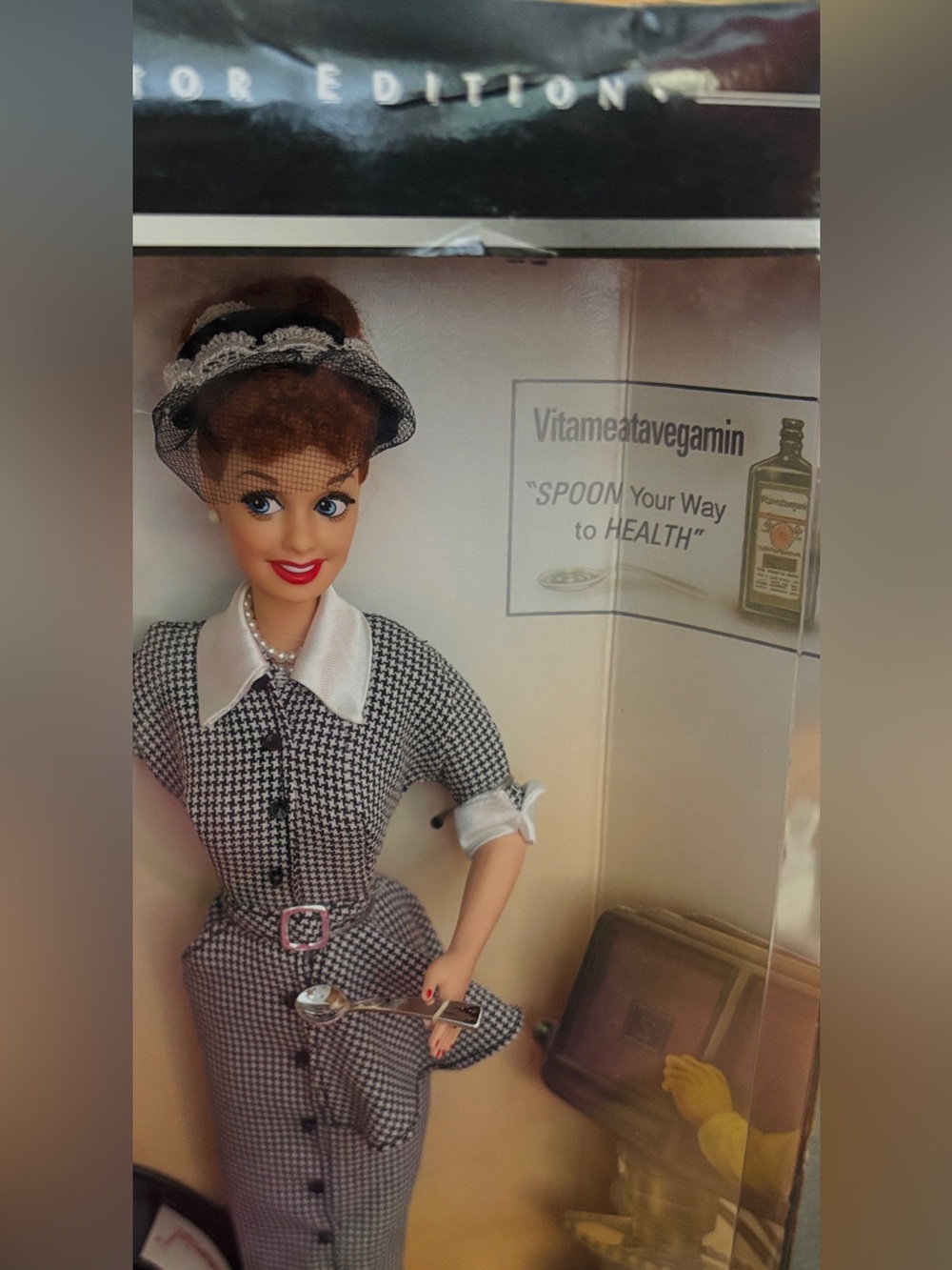 “I Love Lucy” 1997 Vintage Barbie, TV Commercial Collector Ed. of Vitameatavegam - Picture 10 of 11
